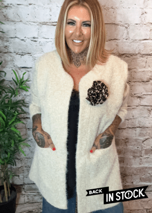 Holly coat best fits 16-24