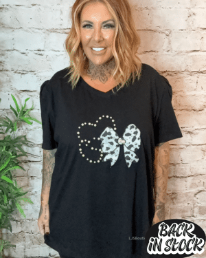 Pearl V-neck t-shirt best fits 16-24