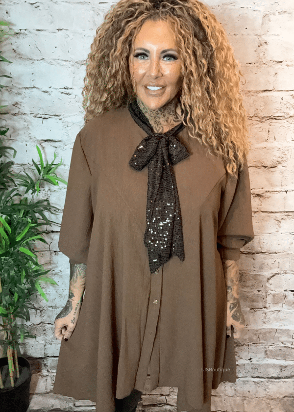 Bella Pussy bow blouse best fits 16-24 - Image 10