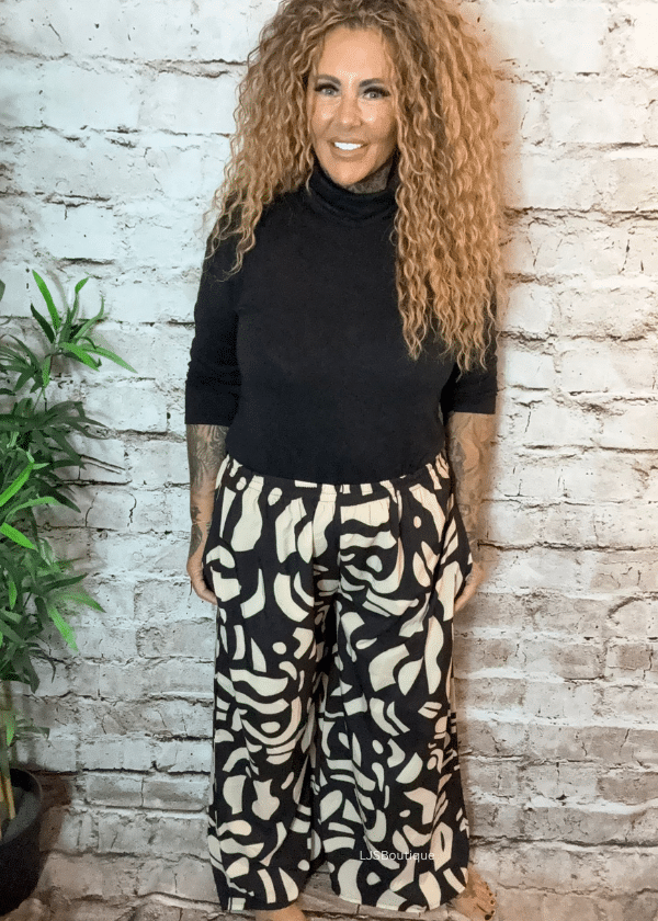 Windsor Wide leg trousers best fits 14-22 - Image 3