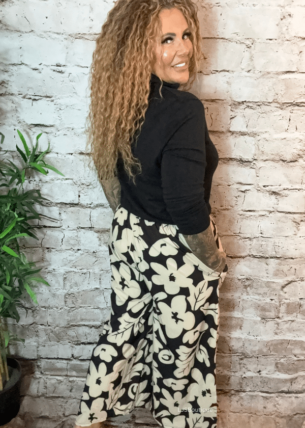 Tamara wide leg trousers best fits 14-22 - Image 2