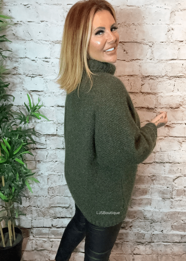 Ivy turtle neck jumper best fits 14-22 - Image 6