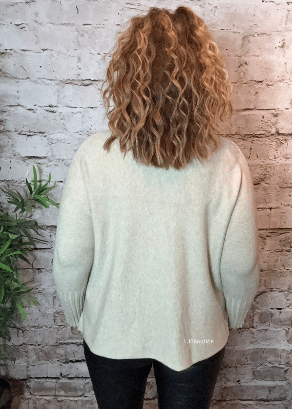 Valarie turtle neck jumper best fits 12-20 - Image 4