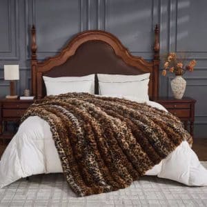 Chic Leopard Print Faux Fur Blanket