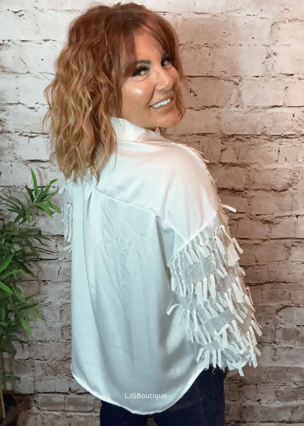 Joanie blouse best fits 14-22 - Image 2