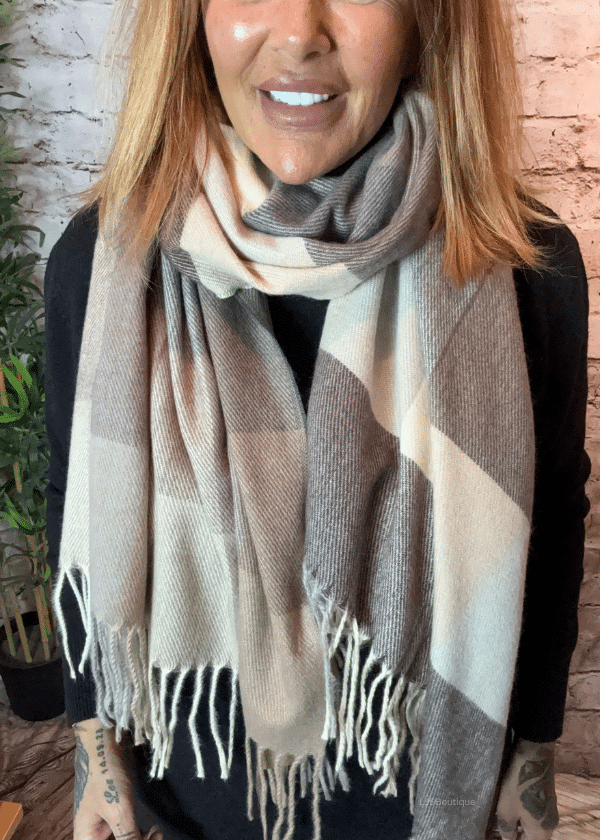 A27 Checked Tassels scarf