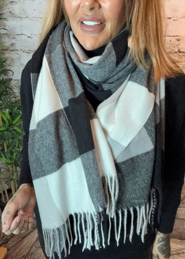 A27 Checked Tassels scarf - Image 2