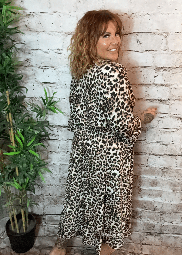 Oprah wrap dress best fits 16-24 - Image 3