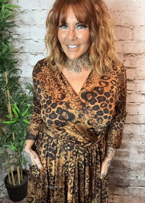 Oprah wrap dress best fits 16-24