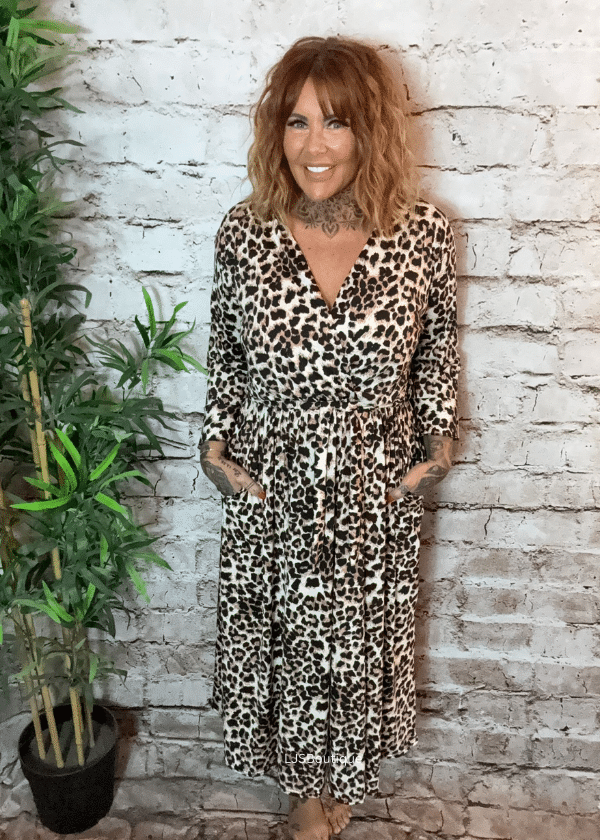 Oprah wrap dress best fits 16-24 - Image 2