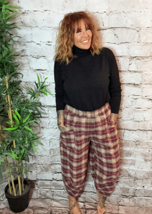 Betty cocoon leg checked pants best fits 14-22