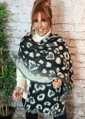 A57 Cosy animal print scarf