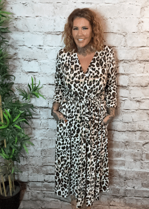 Gina Wrap dress best fits 16-24