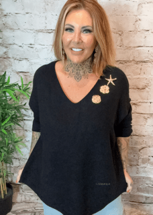 April V-neck jumper best fits 16-24