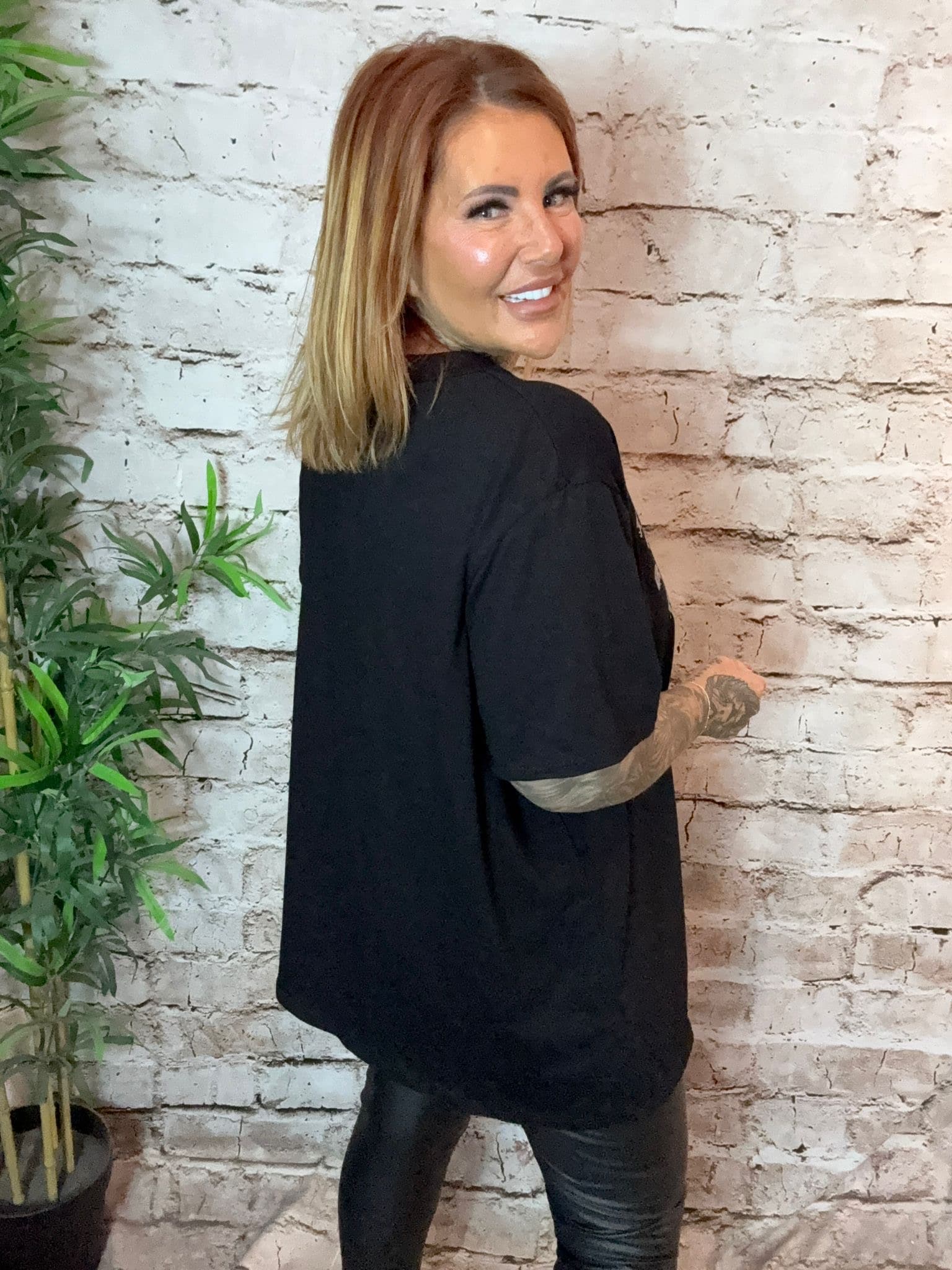 I am worth it T-shirt best fits 16-24 - Image 2