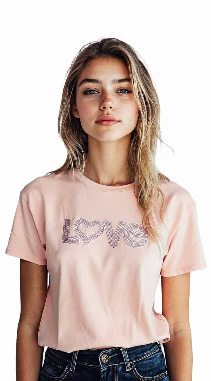 Love me T-shirt best fits 8-16 - Image 5