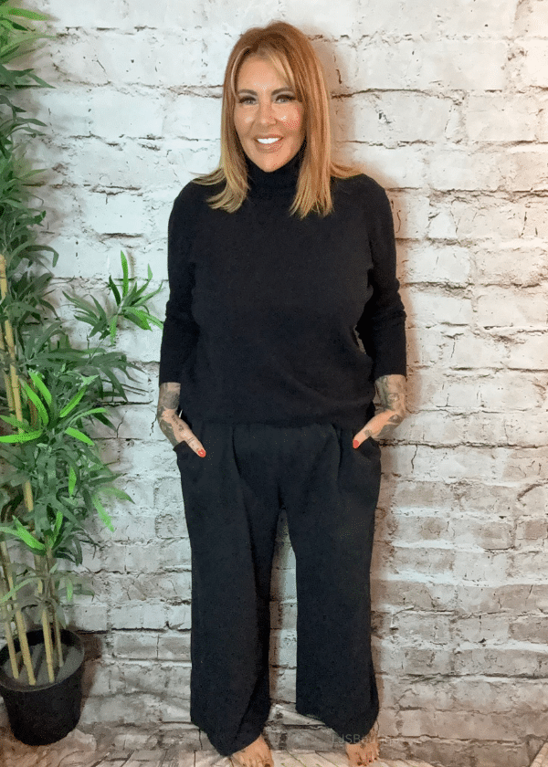 Nikki wide leg jeans best fits 18 -24 - Image 4