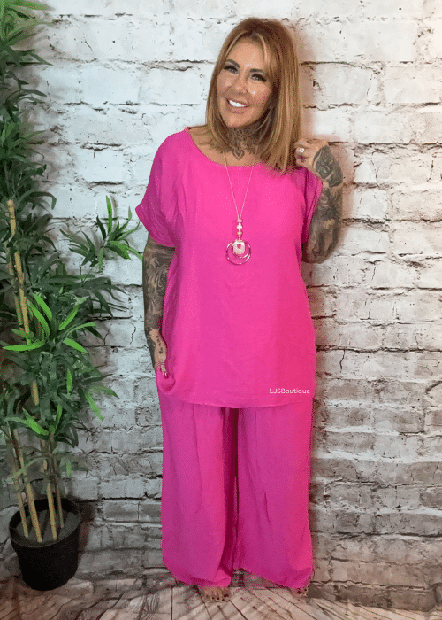 Elizabeth 2 piece outfit best fits 16-24 - Image 3