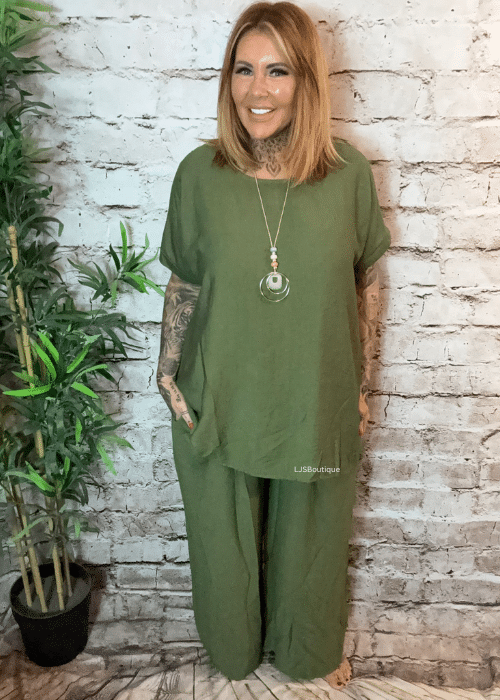 Elizabeth 2 piece outfit best fits 16-24 - Image 5