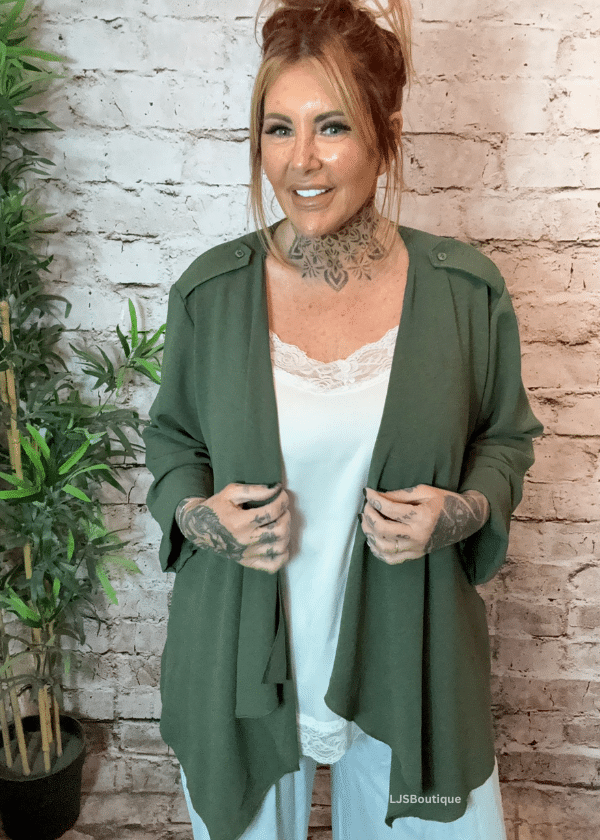 A200 Freida Waterfall top best fits 16-26