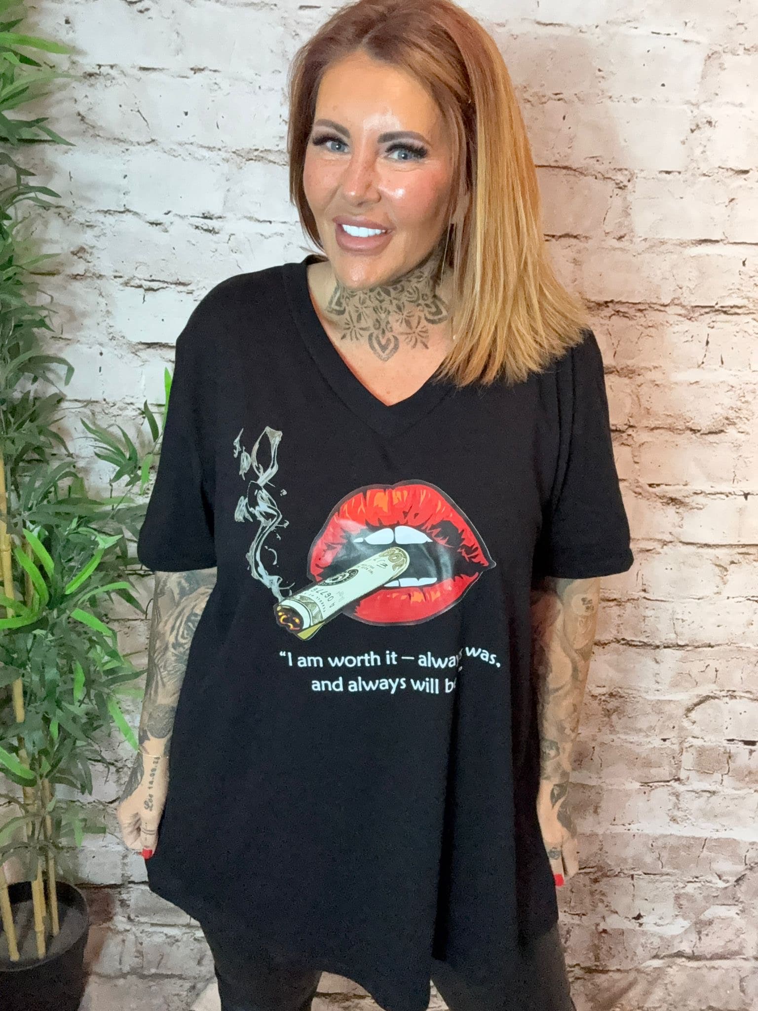 I am worth it T-shirt best fits 16-24