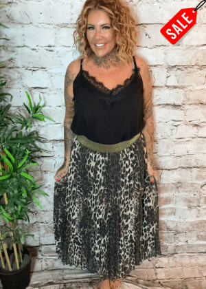 Magdalena pleated skirt best fits 16-24 "2 LEFT"