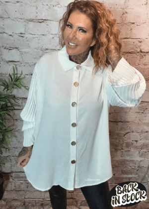 Vogue blouse best fits 16-24