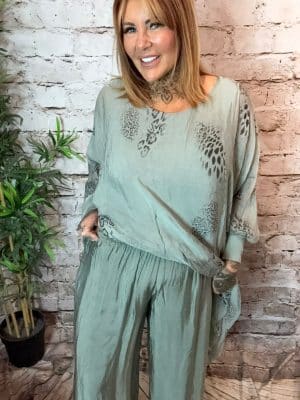 Kai wide leg pants best fits 12-20