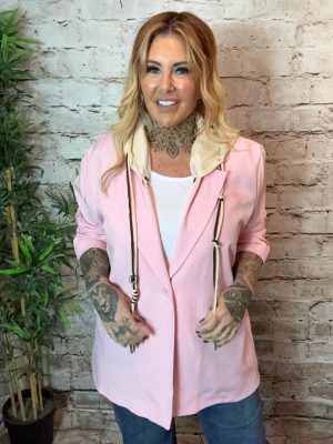 The Zola hoodie blazer best fits 16-24