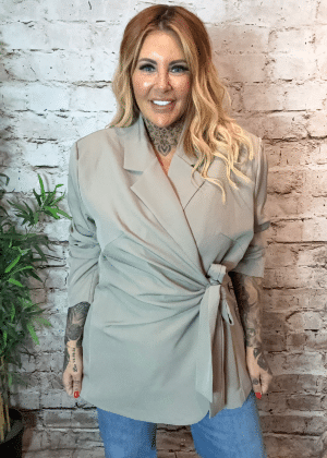 Bella blazer best fits 14-22