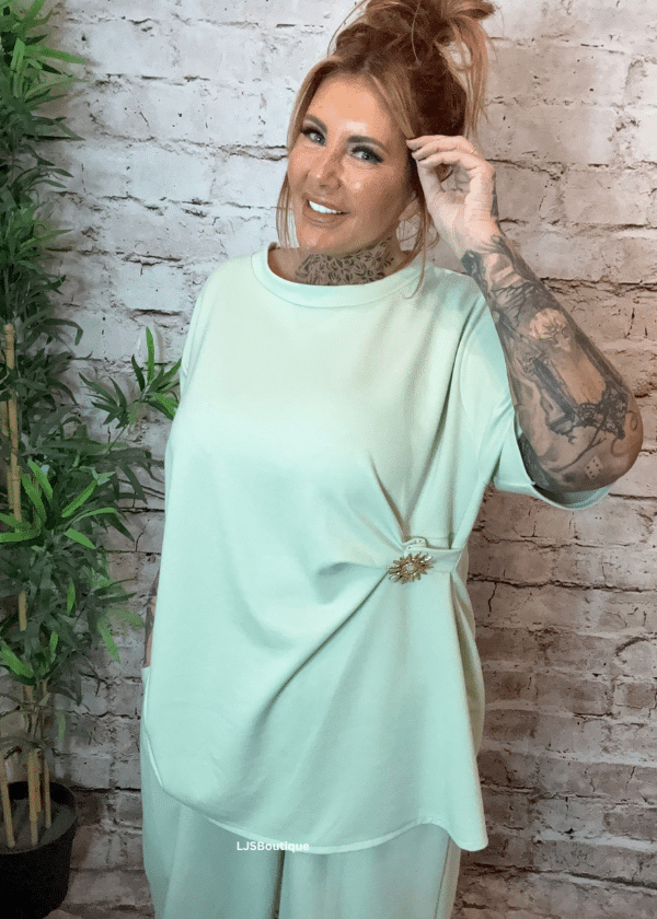 Samantha 2-pice lounge set best fits 16-24 - Image 4