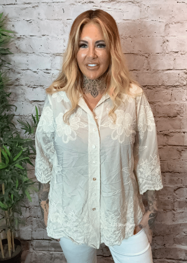 Trixie Blouse best fits 14-22 - Image 6