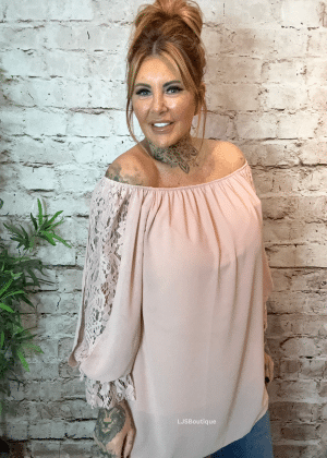 Elina Blouse best fits 14-22 Last one!