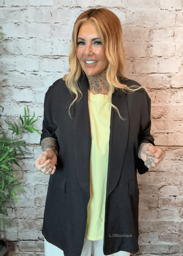 Adelaide Ruched arm Blazer best fits 16-24 - Image 4