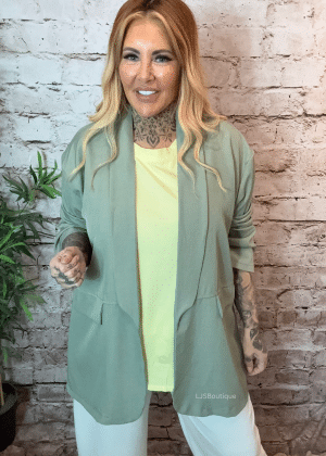 Adelaide Ruched arm Blazer best fits 16-24