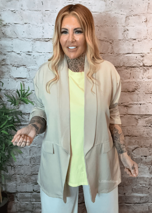 Adelaide Ruched arm Blazer best fits 16-24 - Image 2