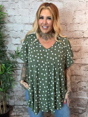 Evelyn spotty top best fits 16-24