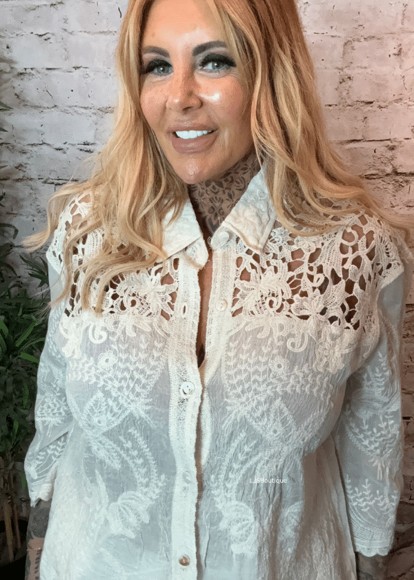 Amelia Blouse best fits 12-18 - Image 5