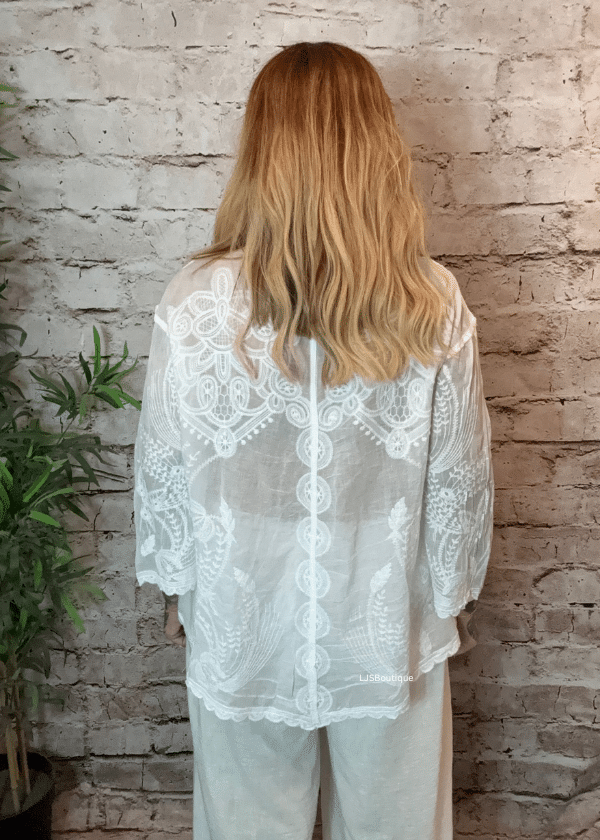 Amelia Blouse best fits 12-18 - Image 3