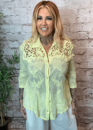 Amelia Blouse best fits 12-18