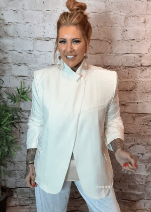 Moira funnel neck blazer best fits 12-20