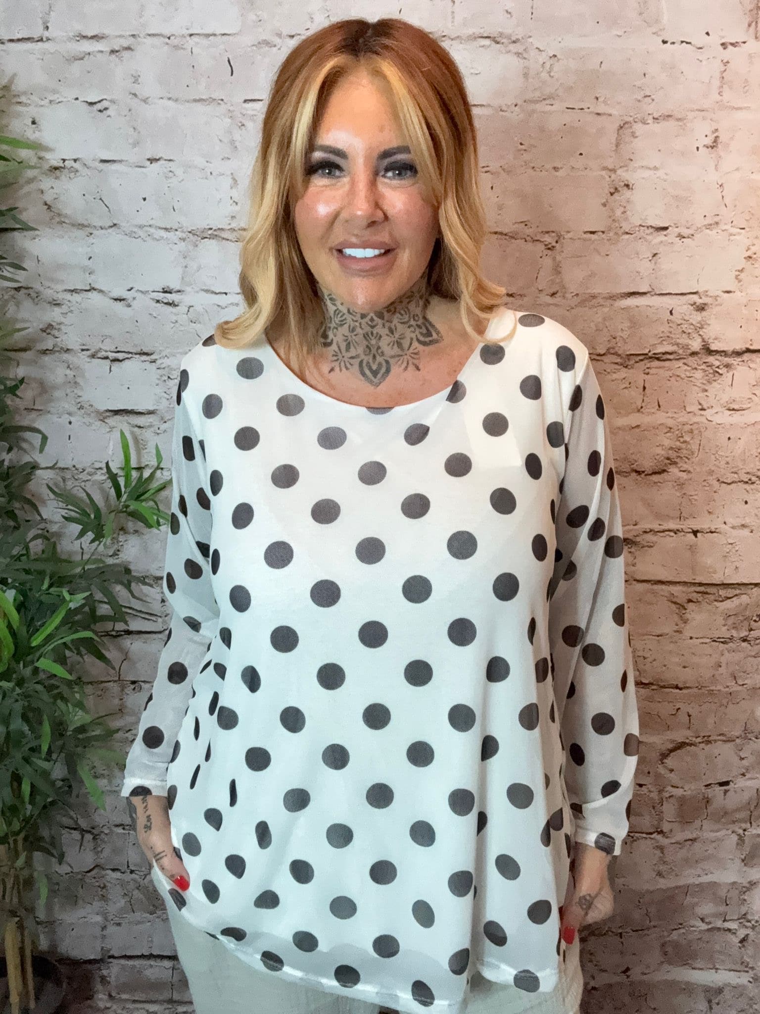 Jasmin Spotty top best fits 14-22 - Image 5