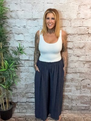 Tahlia wide leg trousers best fits 16-24