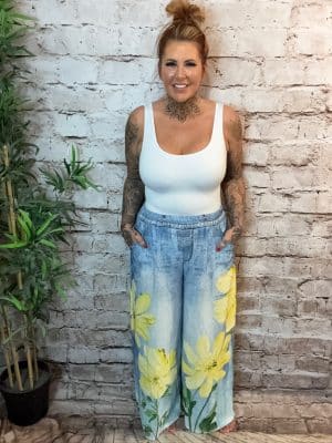 Brynlee wide leg trousers best fits 12-20