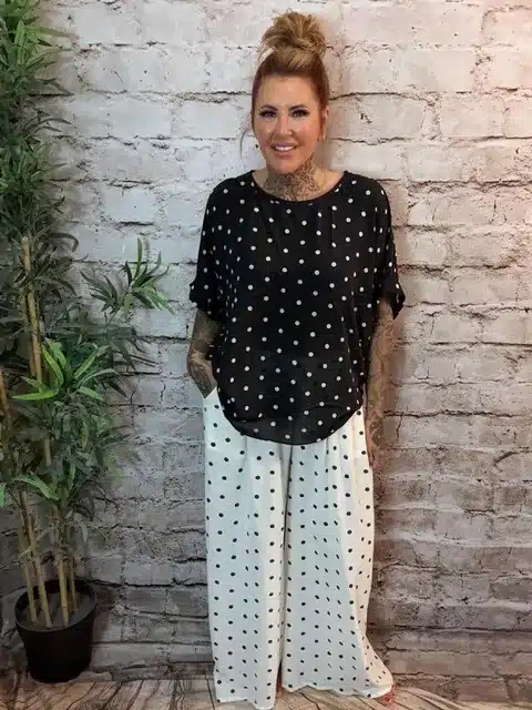Linda spotty top best fits 16-24 - Image 5