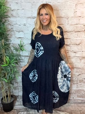 Shanice Dress best fits 14-22