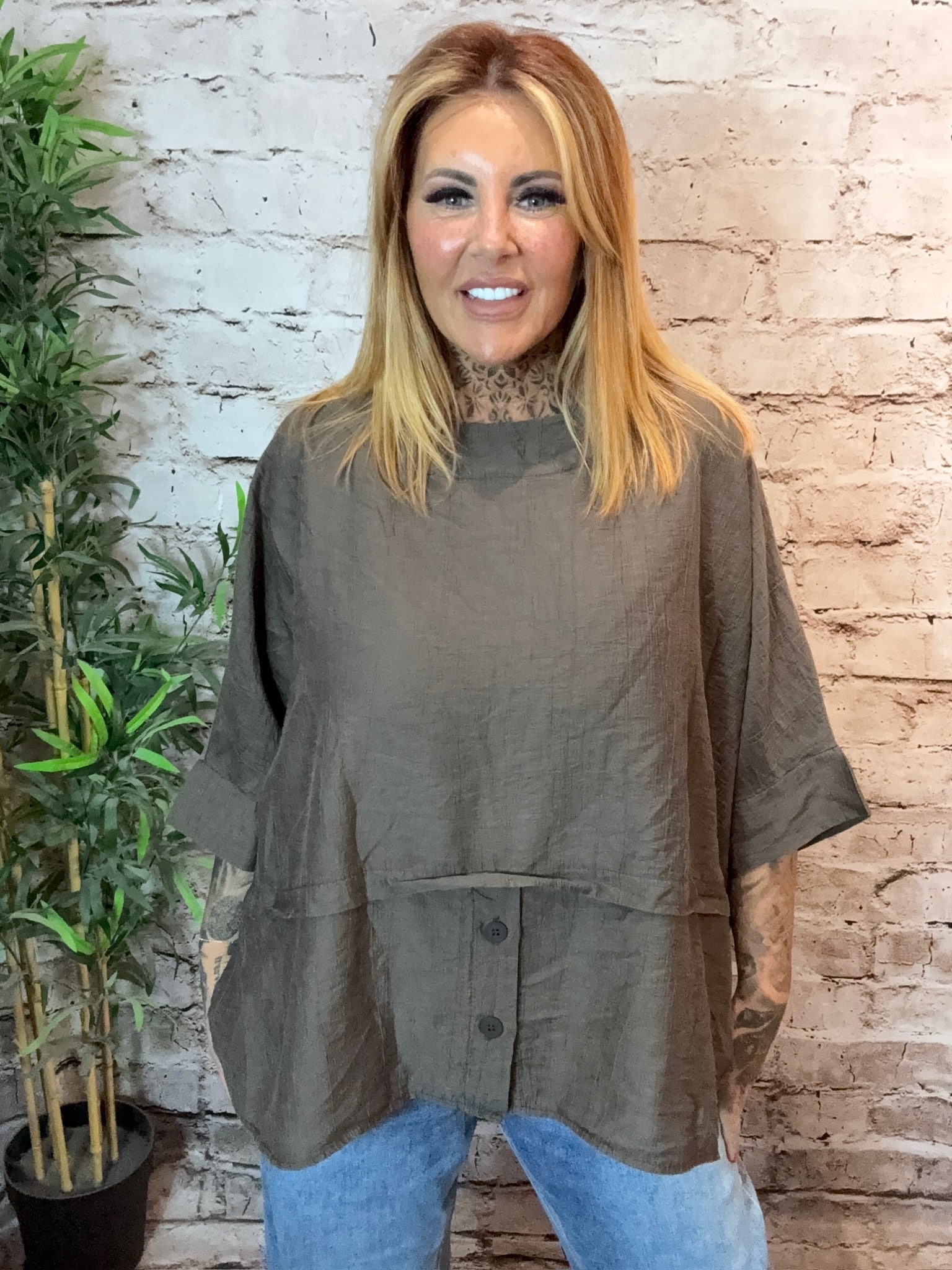 Payton batwing top best fits 16-24 - Image 7