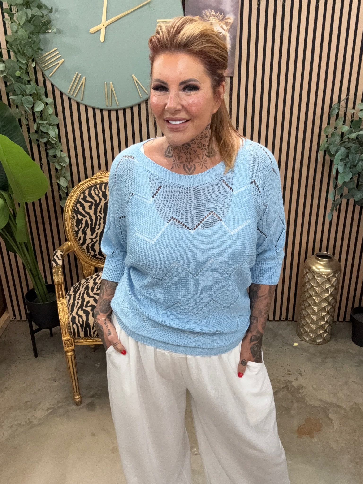Rory Cropped batwing top best fits 12-18 - Image 4