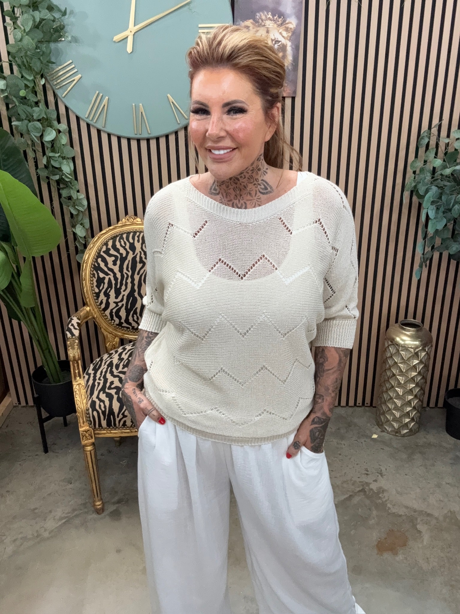 Rory Cropped batwing top best fits 12-18 - Image 3