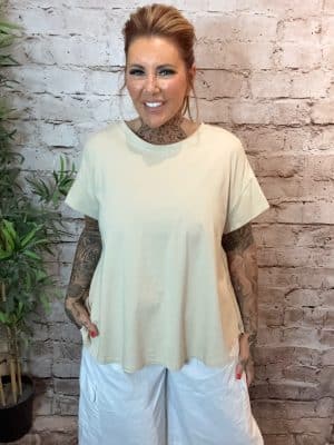 Zara t-shirt best fits 14-22